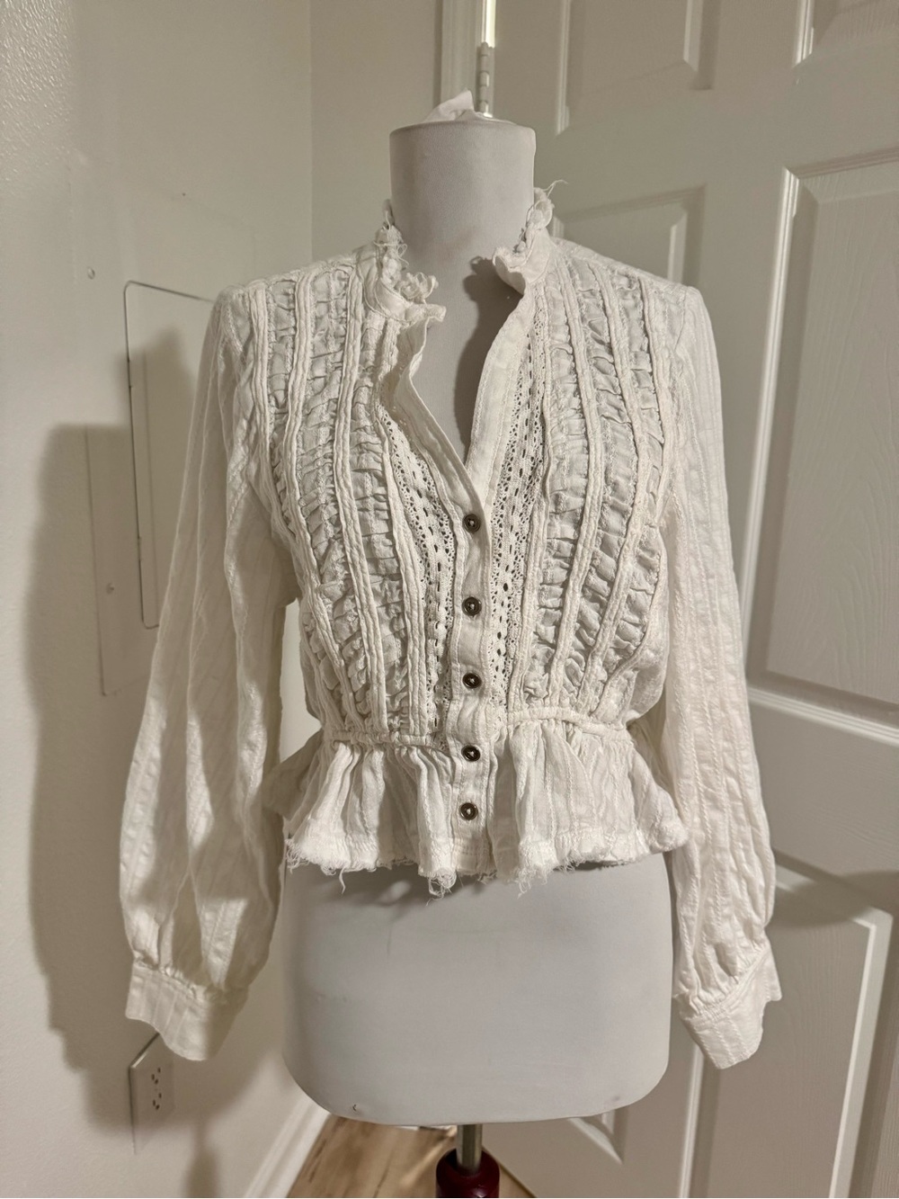 Pilcro Anthropologie White Ruffle Lace Peplum Blouse – Size M - Picture 3 of 5